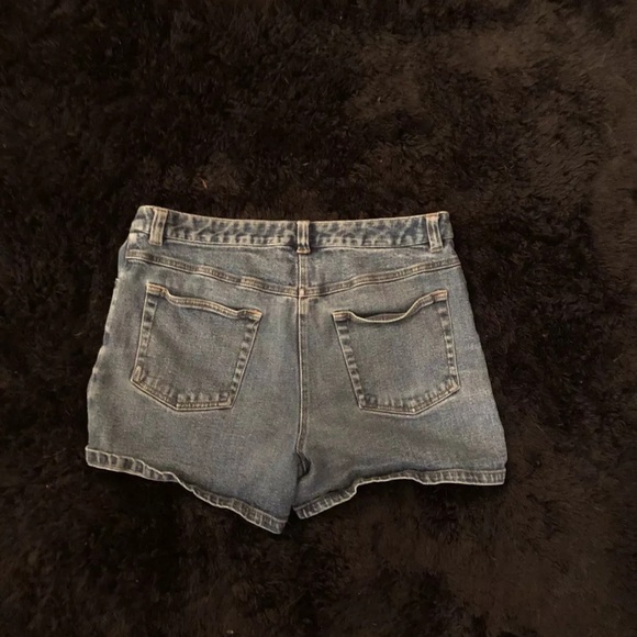 Newport News Jeanology Col. Size 10 High Waisted Denim Blue Jean Mom Shorts - Picture 2 of 3